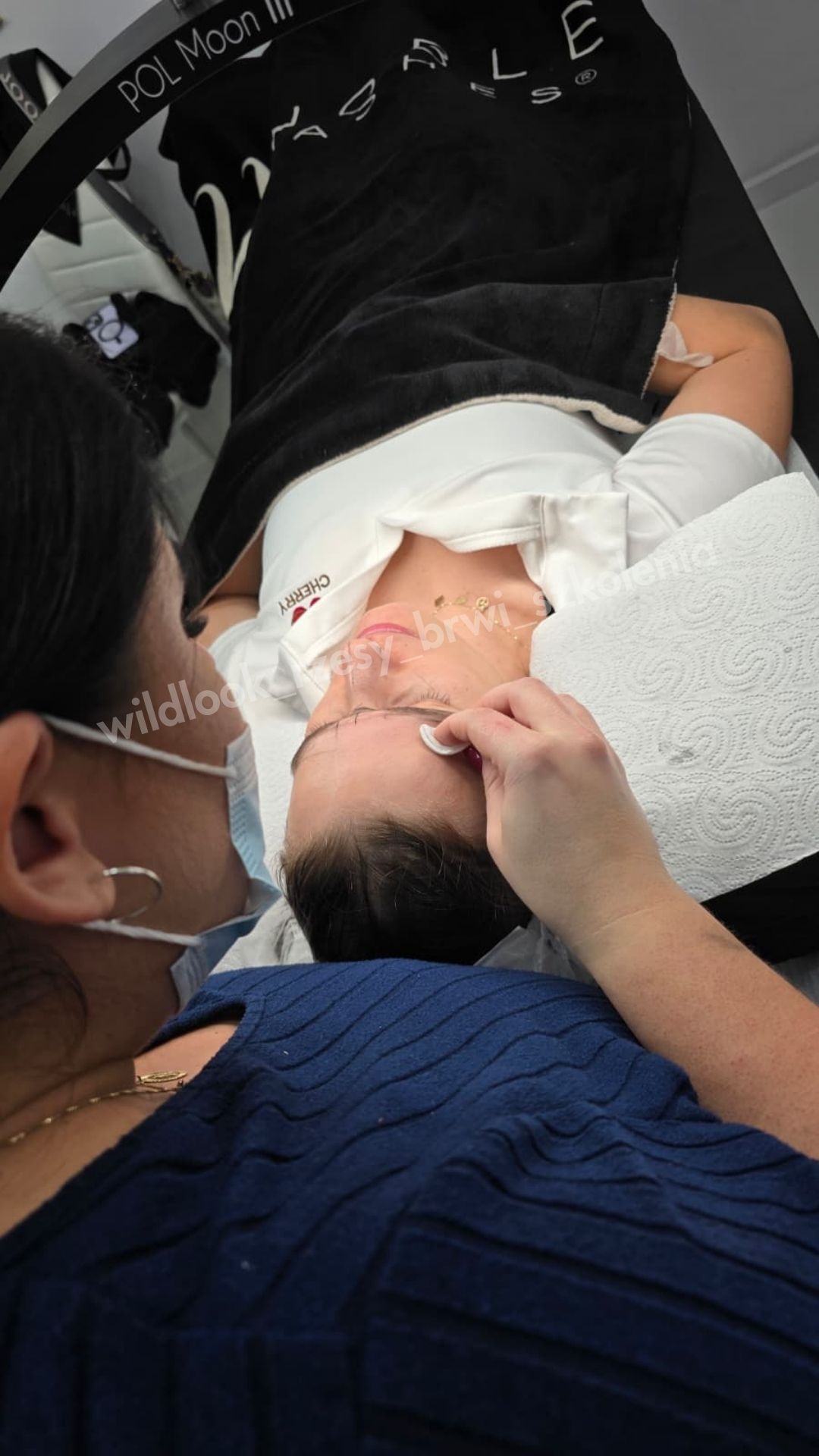 Zdjęcie ze szkolenia z koloryzacji brwi – Helyx & Brow Henna