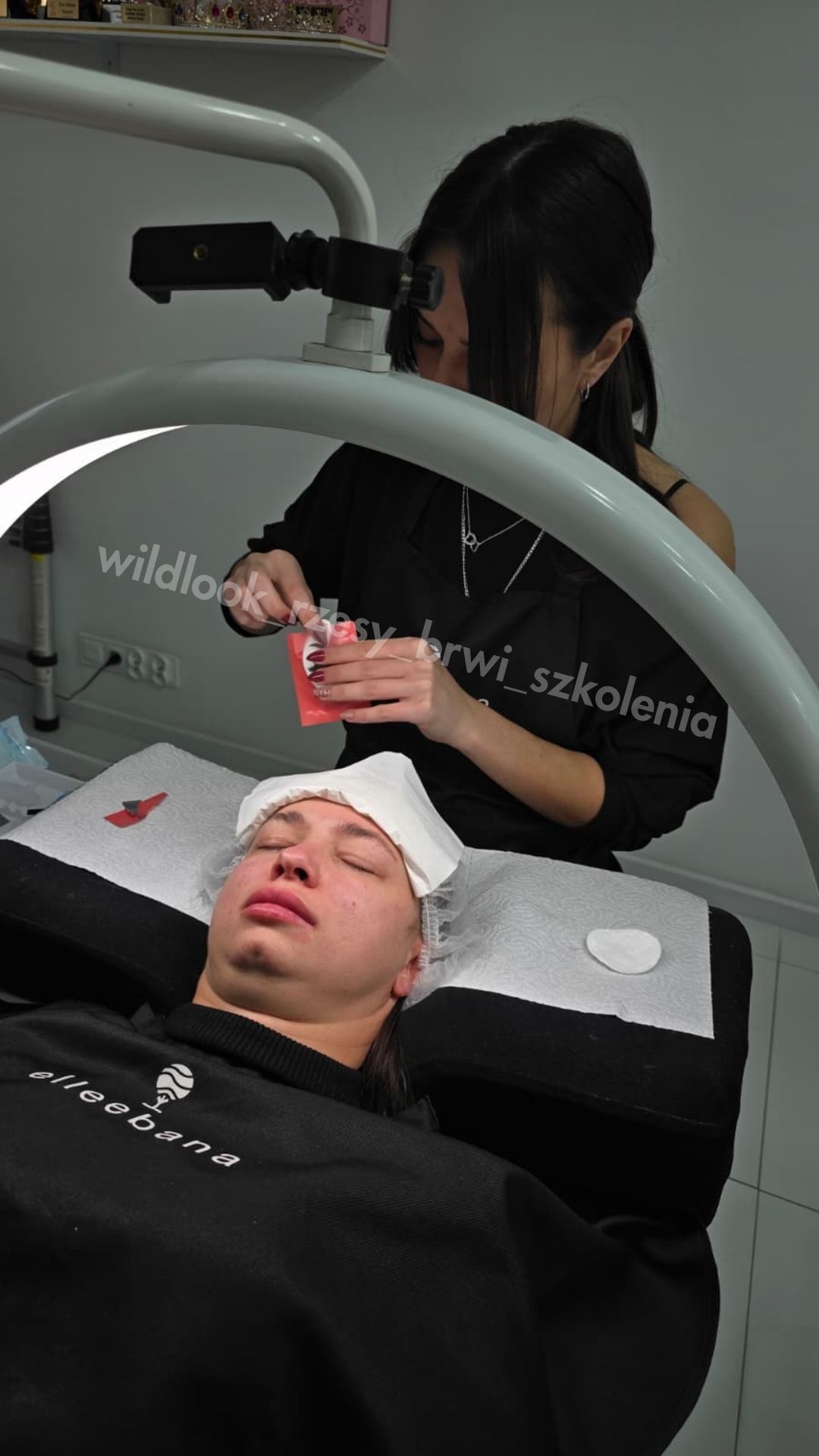 Zdjęcie ze szkolenia Elleebana – Koreański Lifting Rzęs